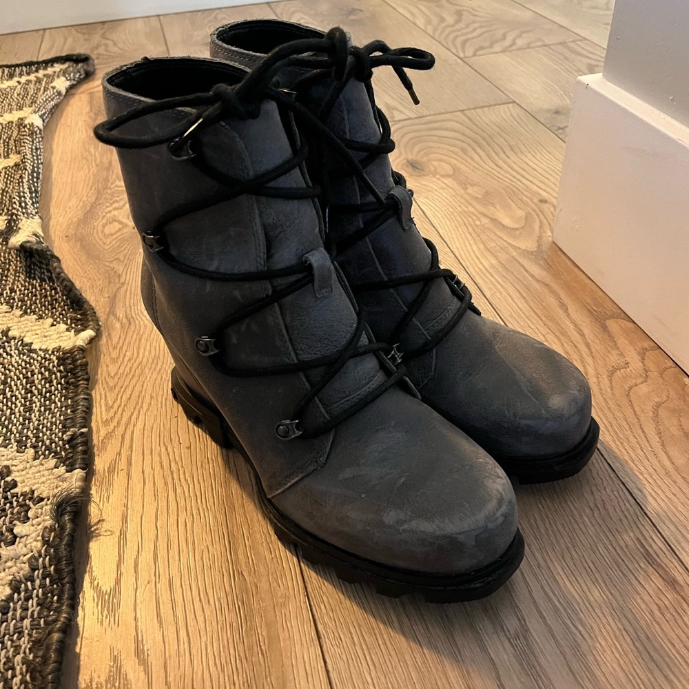 Sorel Women’s Joan of Arctic Wedge Lace Boots